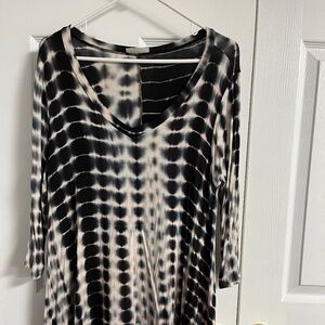 Frumos Cream & Black Tie-Dye Tunic, Size Large